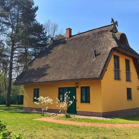 بيت للعطل Reetdach Ferienhaus غلوفي